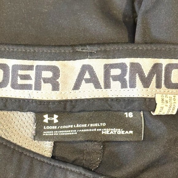 Under Armour Black Flat Front Shorts Versatile Design Boys size 16 - Picture 3 of 3